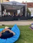 Tyvole nějaký pán čučí na vystoupení
