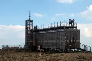 Hranatá budka