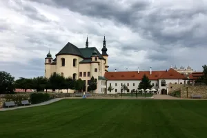 Usmířené dopolední nebe