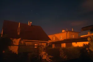 Vozík - kovboj nad střechami