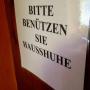 Bitte benützen sie Hausschuhe