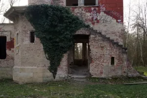Je to zřícenina