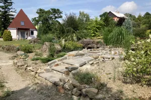 Pyramida dostala stěny