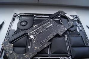 Celá logic board jde ven