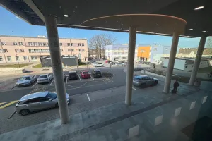 Je totu pořád velké